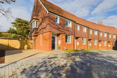 2 Market Gardens, Fairlight 2 bed terraced house for sale