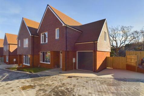 16 Market Gardens, Fairlight 3 bed semi