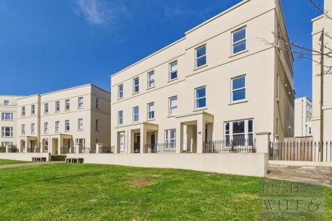 4 bedroom end of terrace house for sale