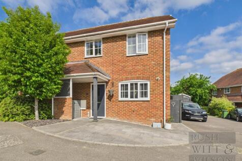 4 bedroom semi-detached house for sale