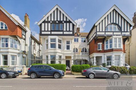 3 bedroom flat for sale
