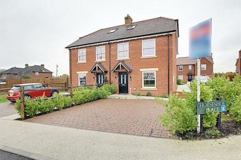 3 bedroom semi-detached house for sale