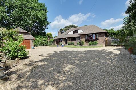 4 bedroom detached bungalow for sale