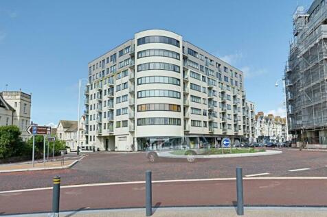 3 bedroom flat for sale