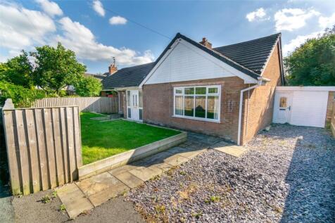 Smithy Lane, Lostock Gralam 2 bed bungalow for sale