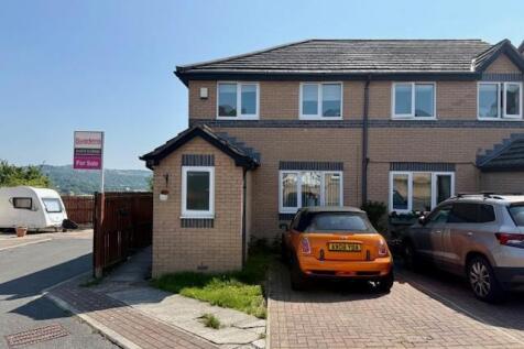 Birchwood Gardens, Idlethorp, Bradford 2 bed semi