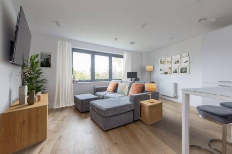 82C Main Street, Davidson's Mains... 2 bed flat for sale