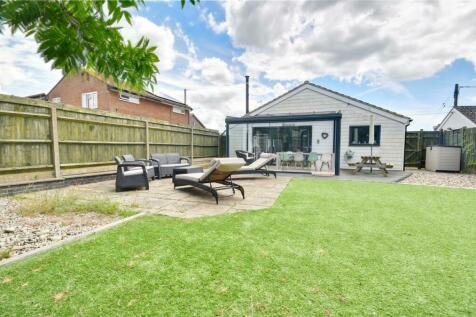 3 bedroom detached bungalow for sale