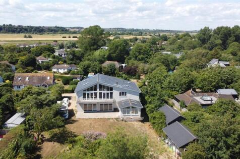 Winchelsea Beach 4 bed detached house for sale