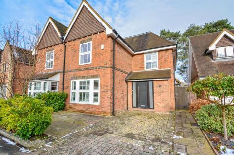 4 bedroom semi-detached house for sale