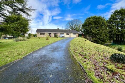 4 bedroom detached bungalow for sale