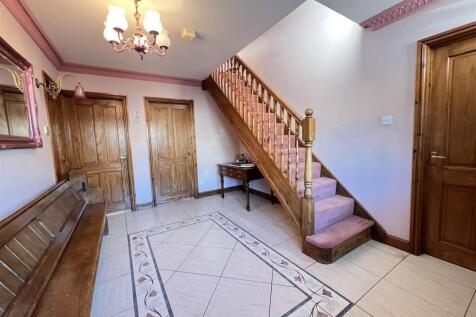The Walk, Aberdare CF44 4 bed detached house for sale