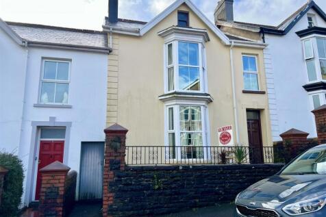 Broniestyn Terrace, Aberdare CF44 4 bed terraced house for sale