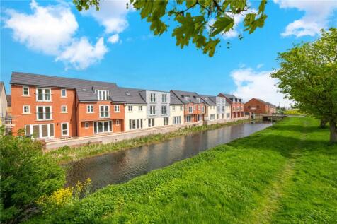 3 bedroom town house for sale