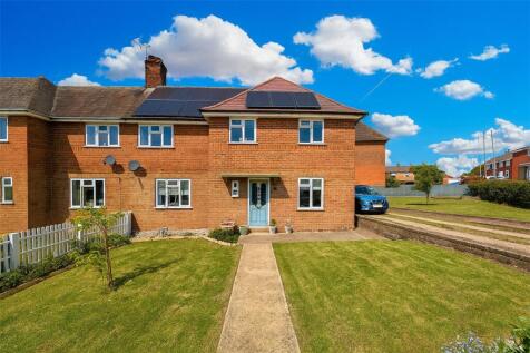 Coronation Road, Corby Glen... 3 bed semi