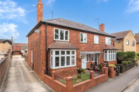 Meadowgate, Bourne, Lincolnshire, PE10 3 bed semi