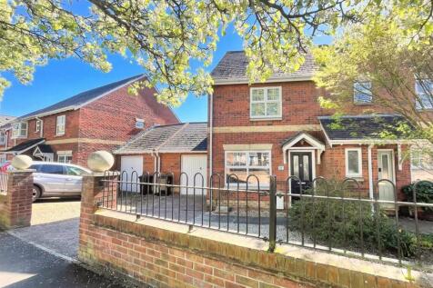 2 bedroom semi-detached house for sale