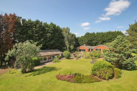 South Bank, Westerham, Kent, TN16 5 bed detached house for sale