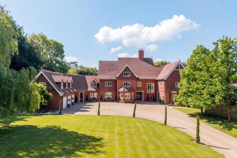 6 bedroom detached house for sale