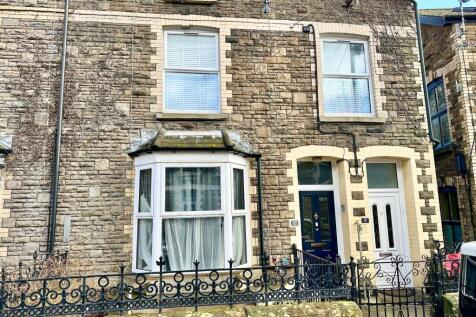 3 bedroom flat for sale