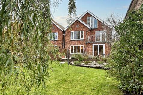 5 bedroom detached house for sale