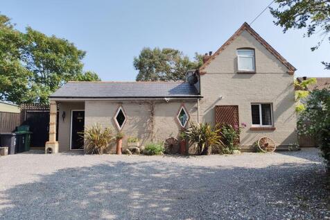 ROUNDHAYES CLOSE, WEYMOUTH, DORSET 2 bed cottage for sale