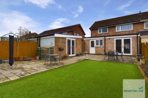 3 bedroom semi-detached house for sale