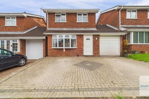 3 bedroom link detached house for sale