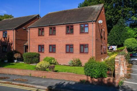 24 Manor Gardens, High Street, Wombourne 2 bed flat for sale