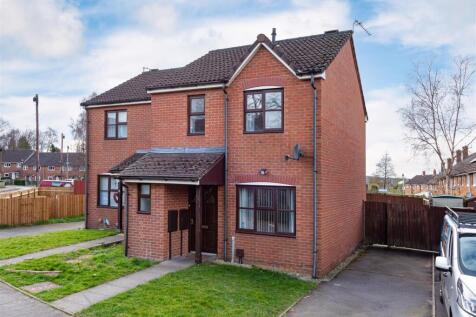 49 Dingle Road, Wombourne, Wolverhampton 3 bed semi