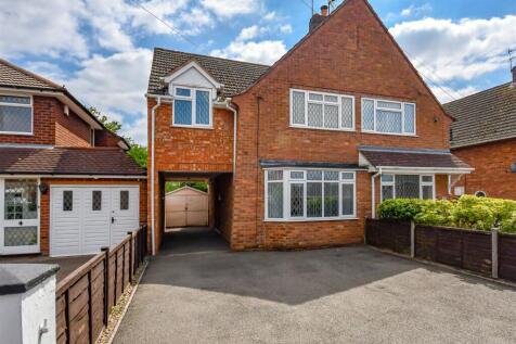 44 Sandringham Road, Wombourne... 3 bed semi