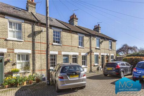Lucan Road, Barnet, Hertfordshire, EN5 2 bed terraced house for sale