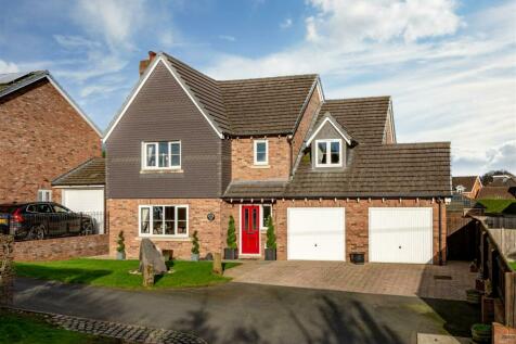 4 bedroom detached house for sale