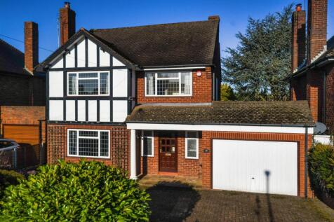 10 Farm Road, Finchfield... 3 bed detached house for sale