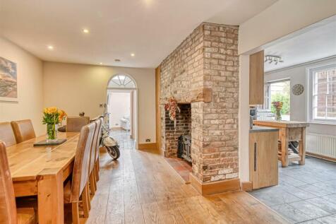 4 bedroom terraced house for sale