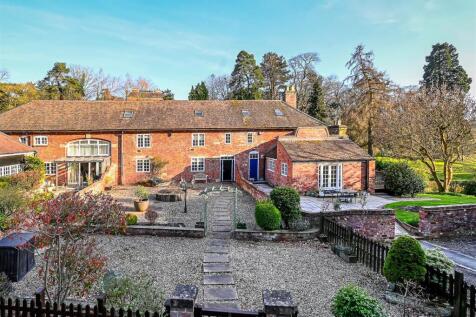5 Stanmore Mews, Stourbridge Road... 2 bed mews for sale