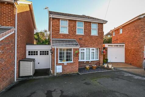 16 Dunval Road, Bridgnorth 3 bed link detached house for sale