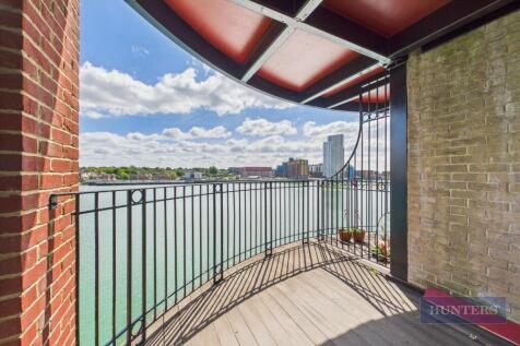 3 bedroom flat for sale