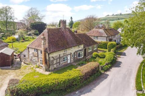 6 bedroom detached house for sale