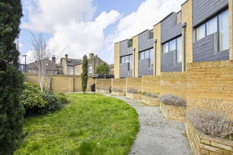 Rodmill Lane, Brixton Hill, LONDON, SW2 2 bed end of terrace house for sale