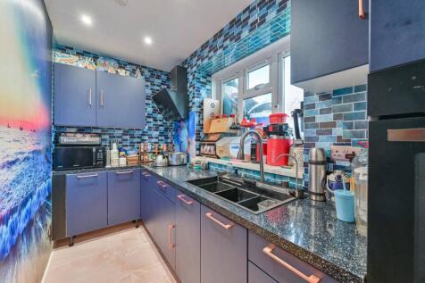 Crawford Estate, Camberwell, London, SE5 3 bed flat for sale
