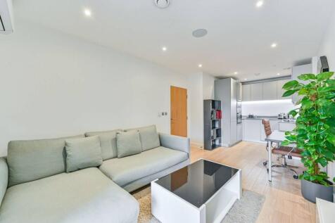 Stockwell Park Walk, Brixton, London... 1 bed flat for sale