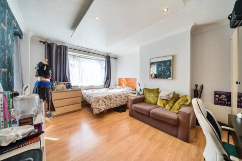 Stockwell Road, Brixton, London, SW9 3 bed flat for sale