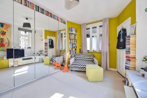 Tudor Close, Brixton Hill, London, SW2 Studio for sale