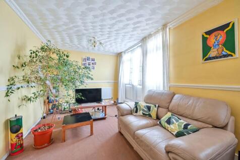 Stockwell Park Road, Brixton, London... 3 bed maisonette for sale