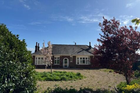 South Road, Sully 4 bed detached bungalow for sale