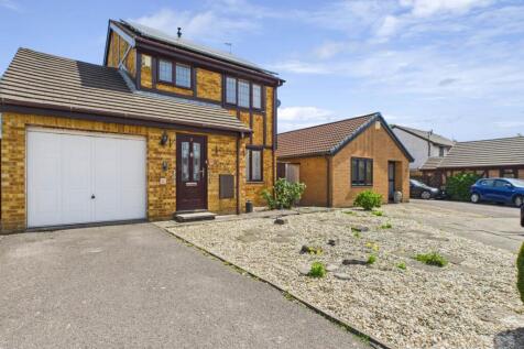 Lawrence Close, Grassendale... 3 bed detached house for sale