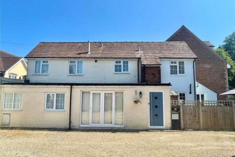 Station Road, Liss, Hampshire 3 bed semi
