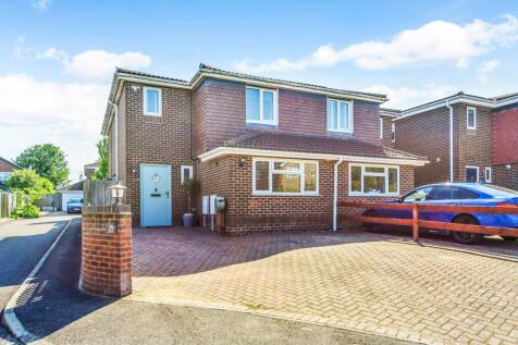 4 bedroom semi-detached house for sale