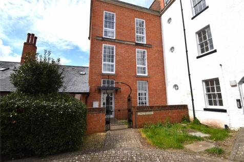 3 bedroom maisonette for sale